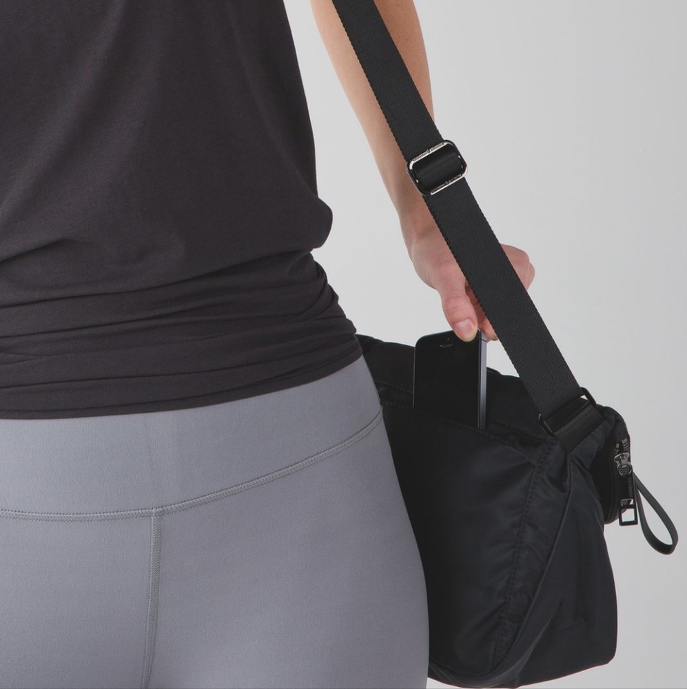 Special Edition! Very Rare! Lululemon Festival Bag II Denim Black - Picture 6 of 14